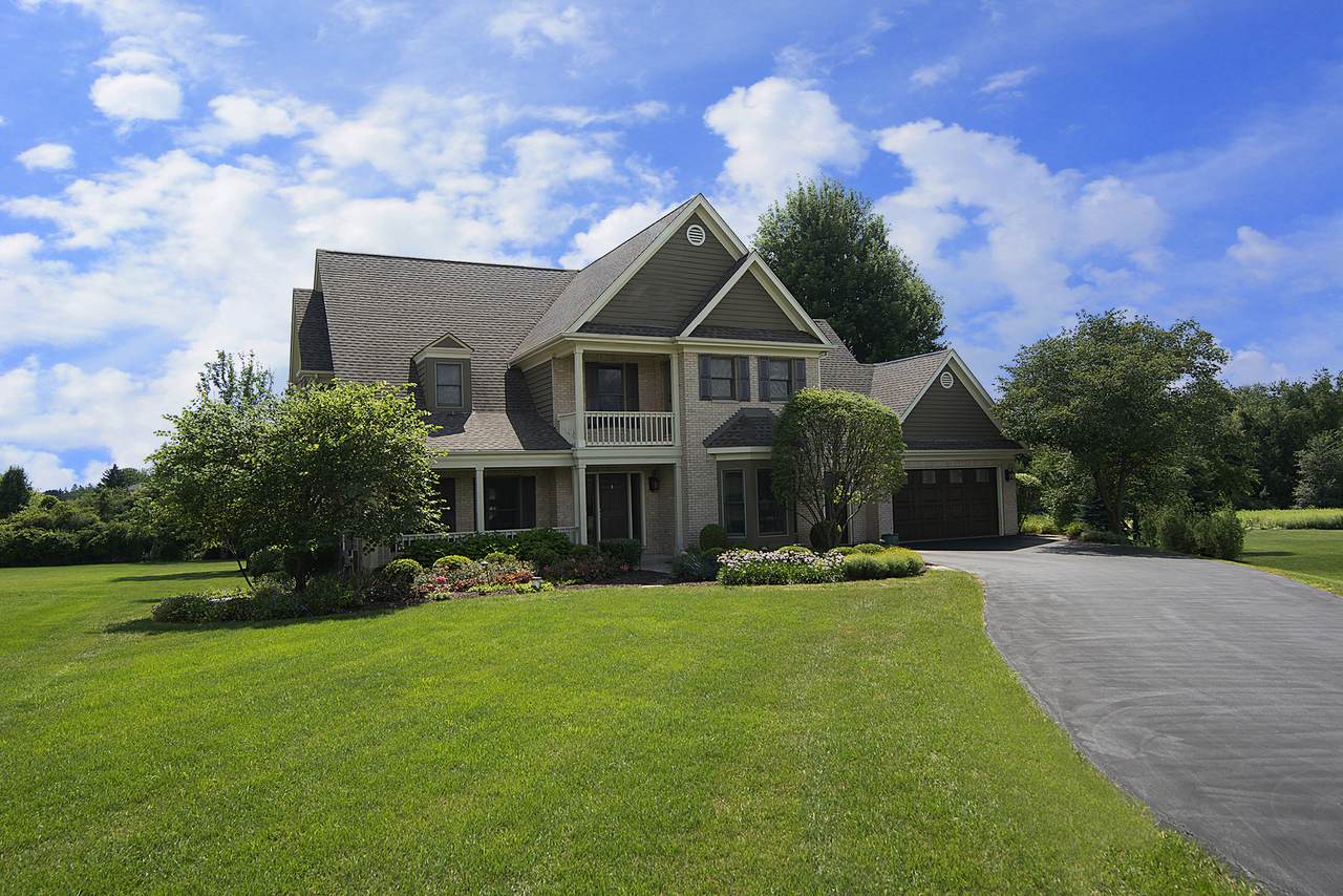 39W675 Denker Court - Photo 1