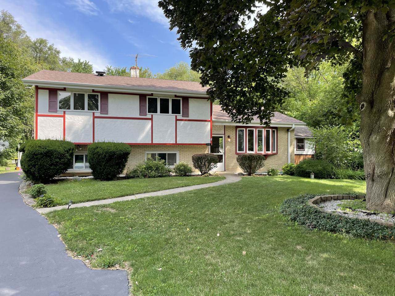 33 W Stonegate Drive - Photo 1