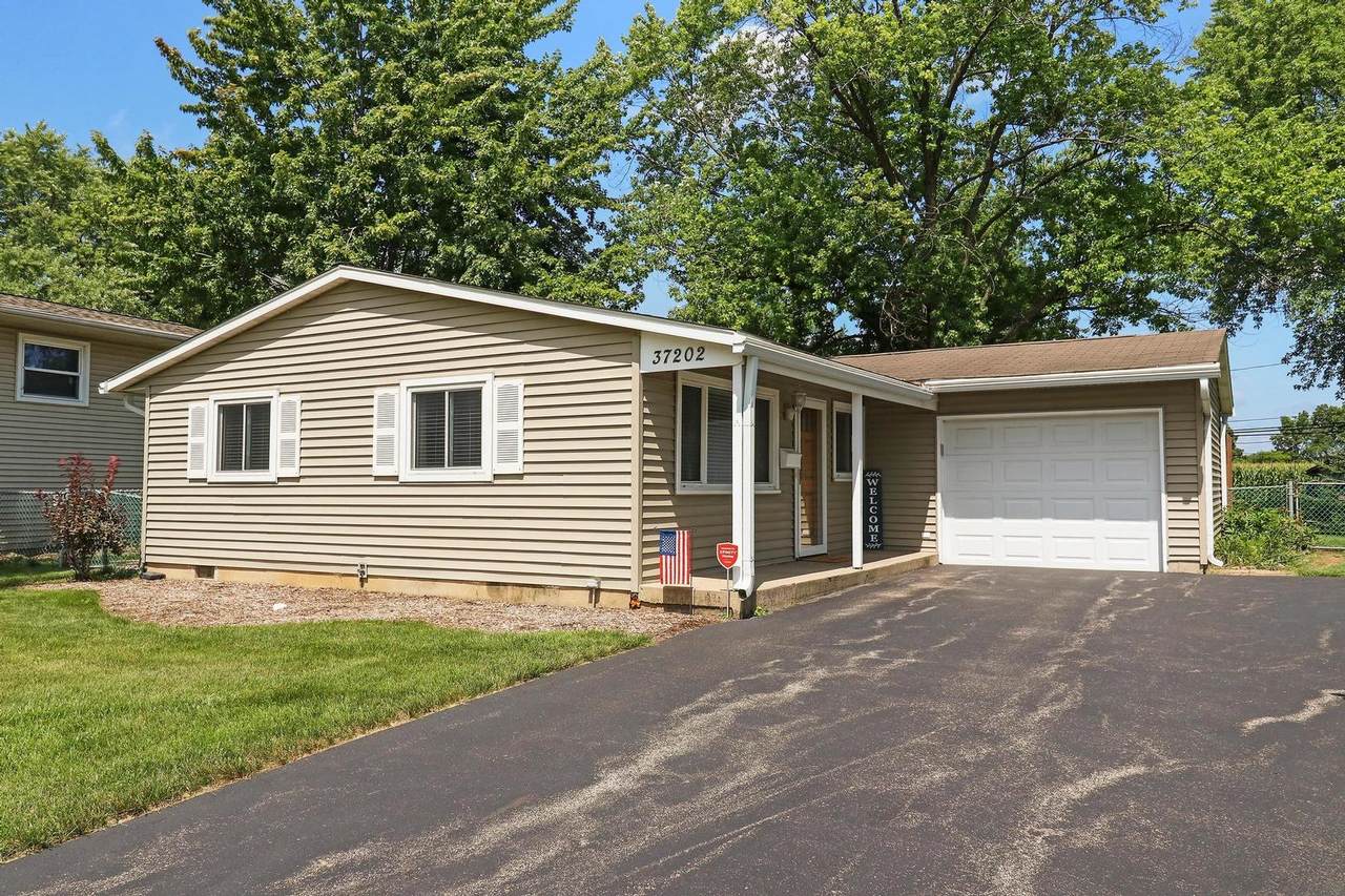 37202 Grandwood Drive - Photo 1