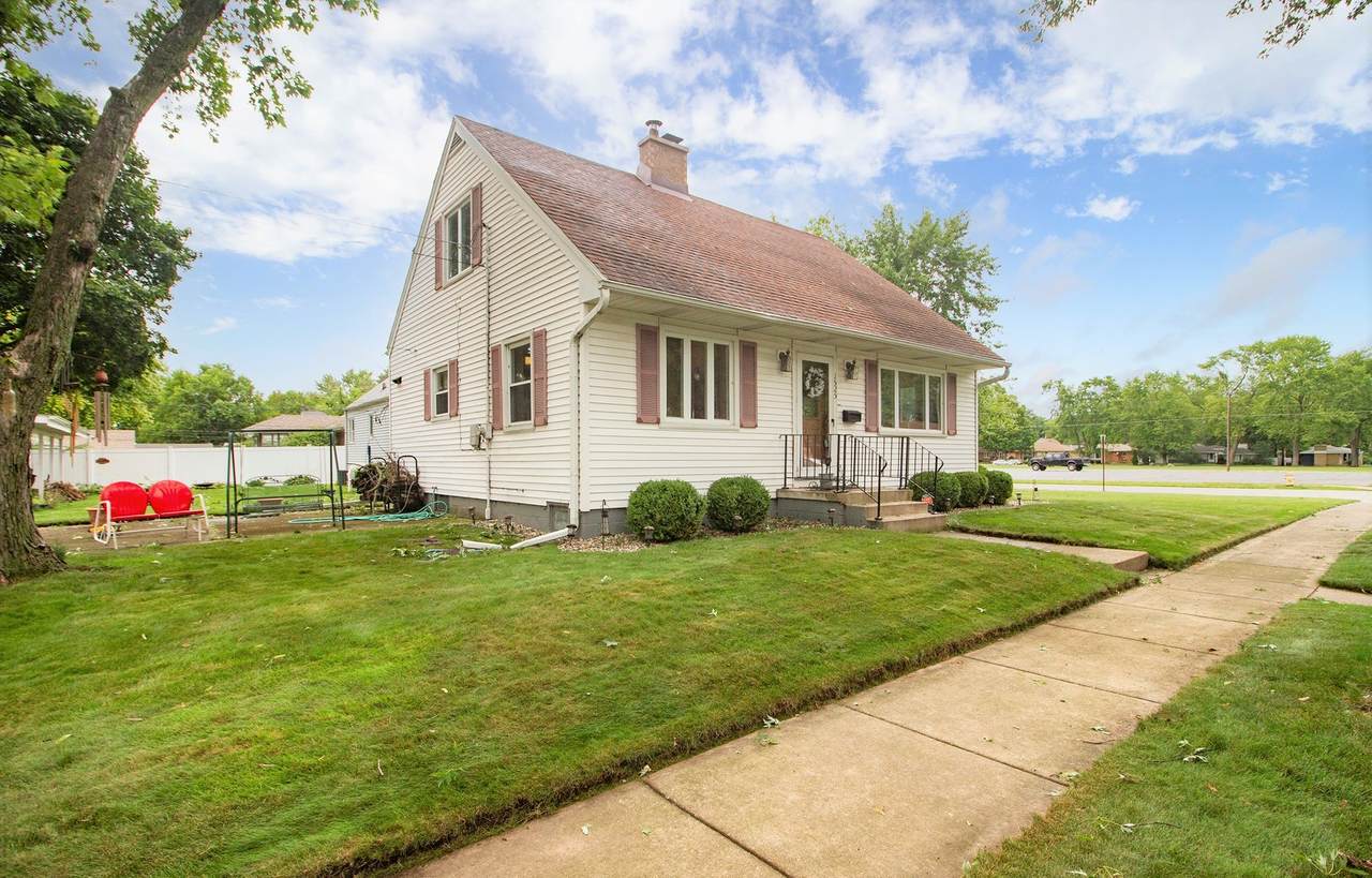 1525 Bourbonnais Street - Photo 1