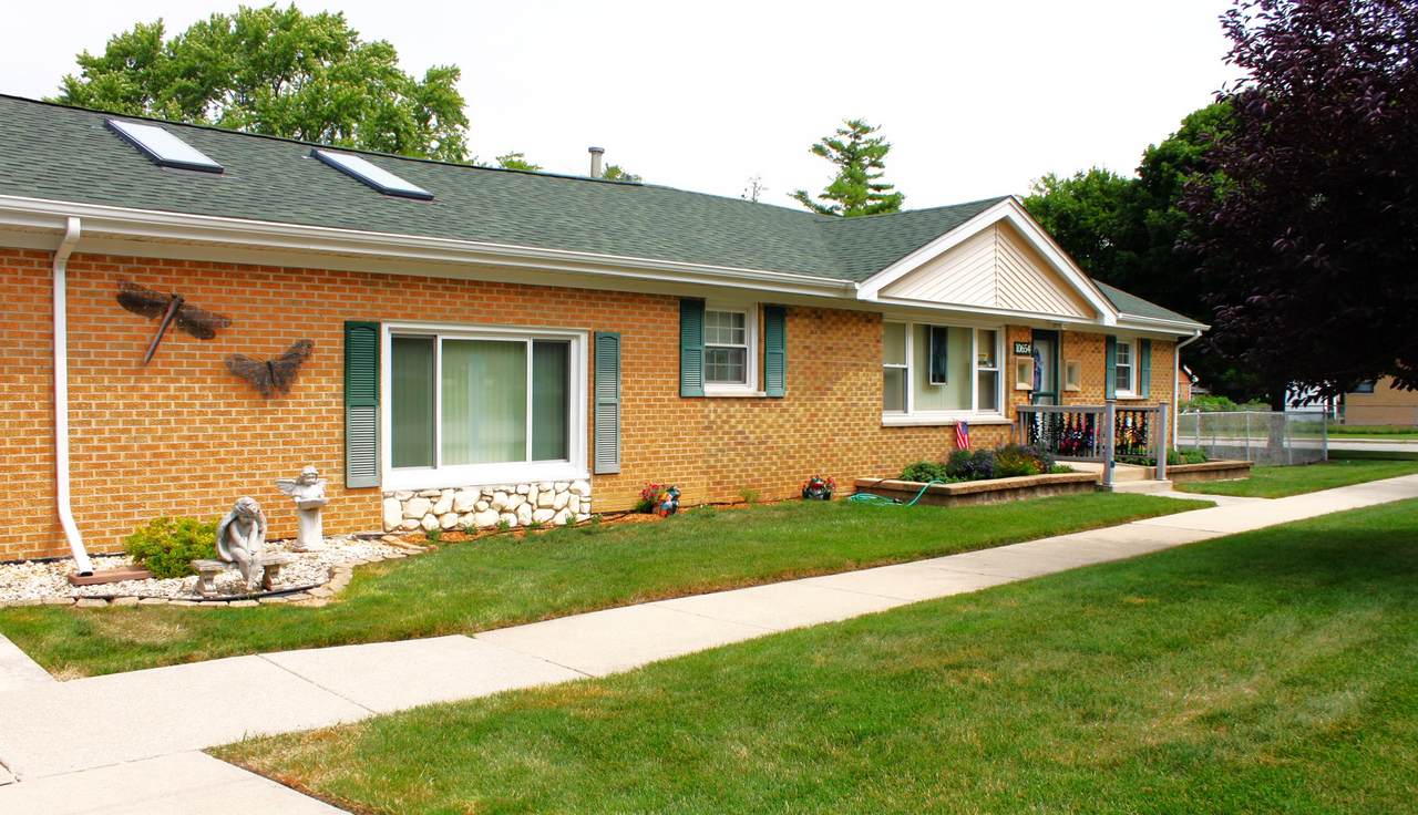 10654 Lyman Avenue - Photo 1