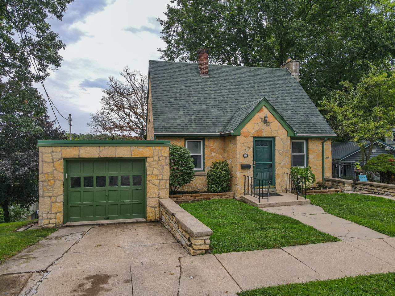 777 River Drive - Photo 1