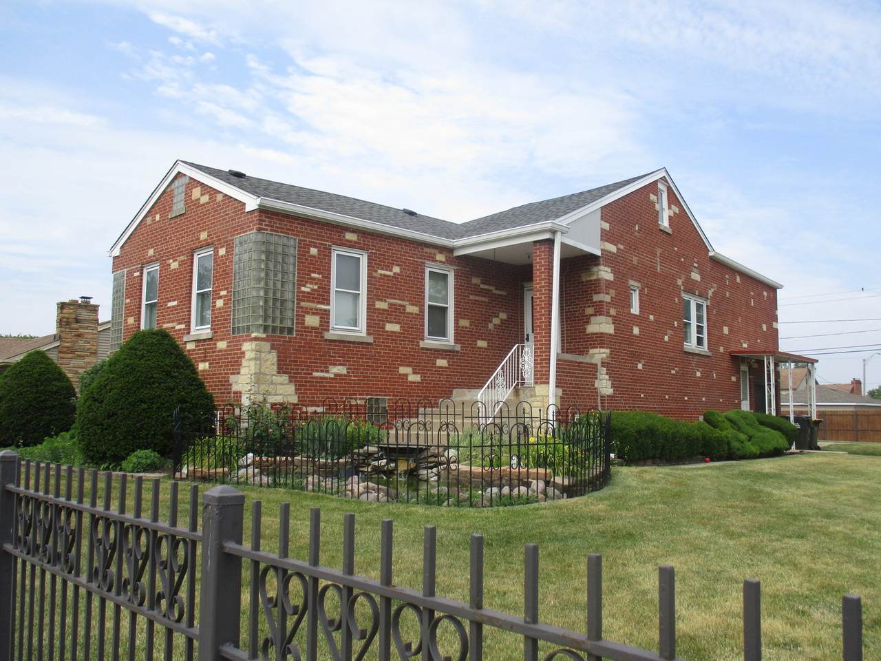 10012 Berteau Avenue - Photo 1