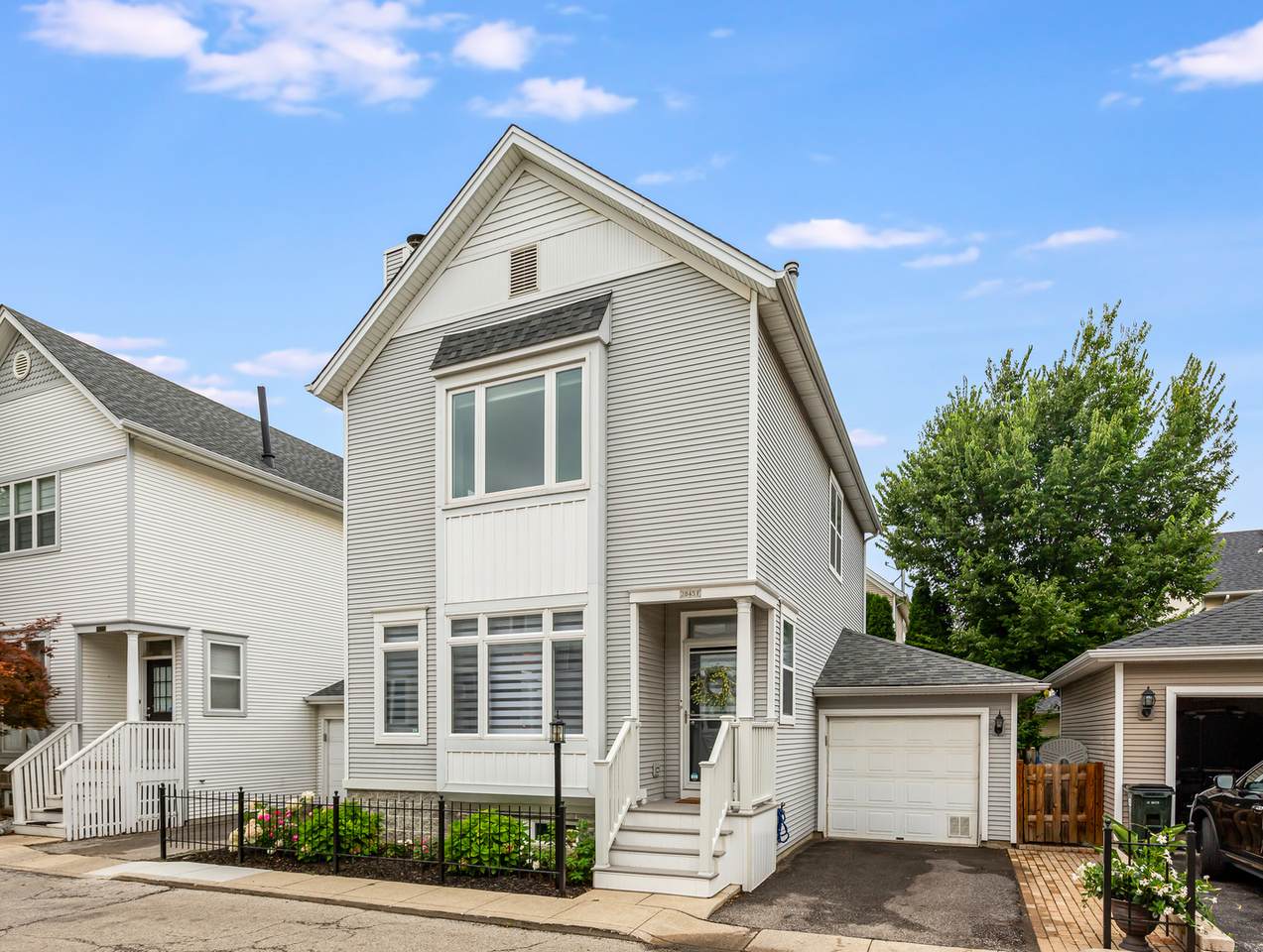 2845 Wolcott Avenue - Photo 1