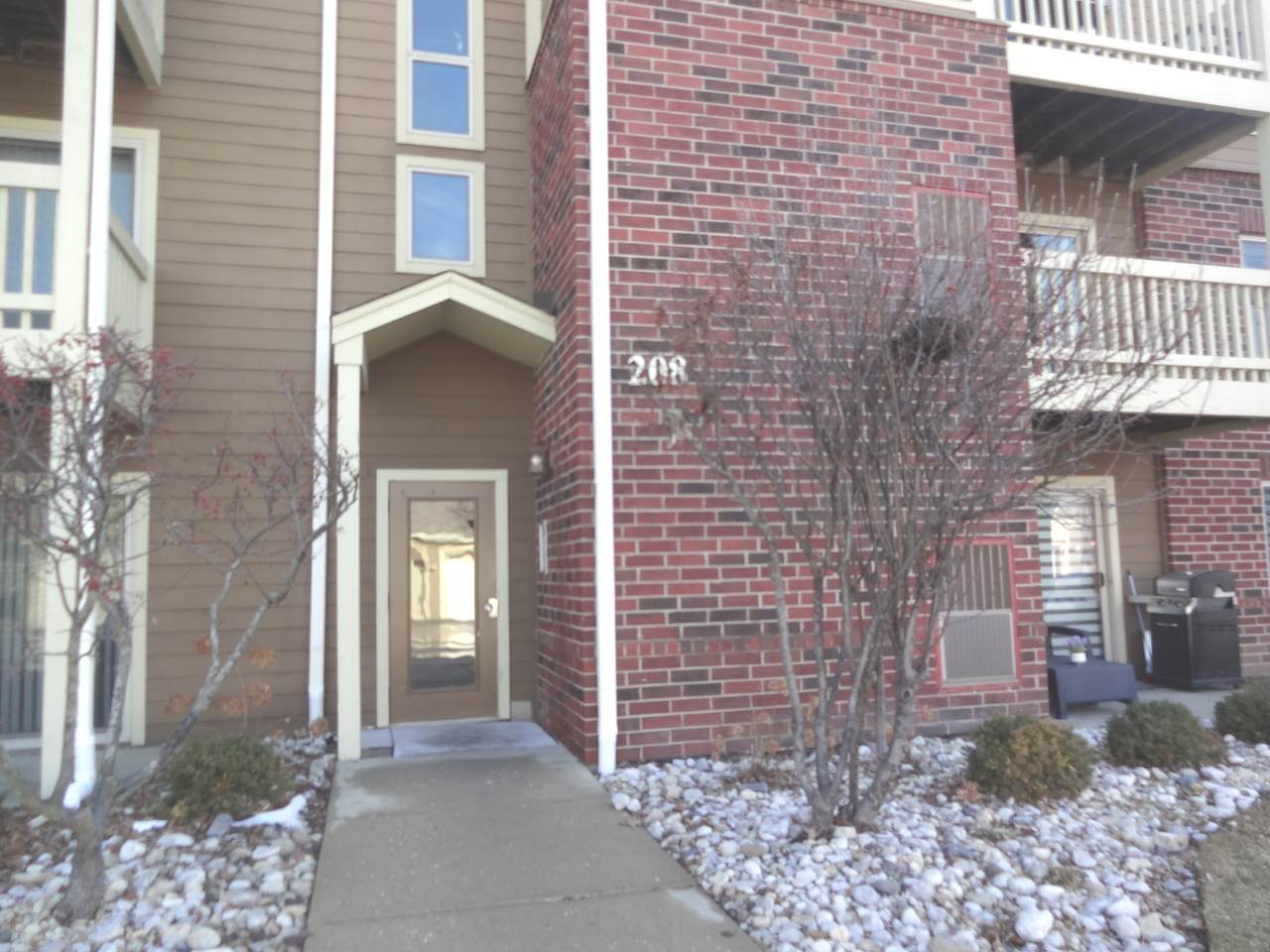 208 Glengarry Drive - Photo 1