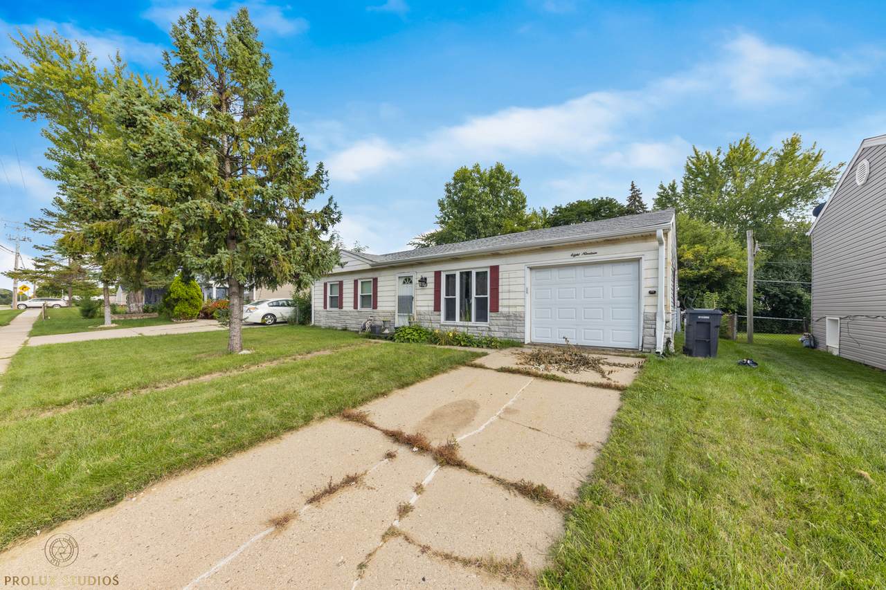 819 Schaumburg Road - Photo 1