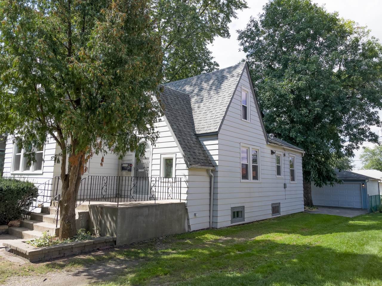 12806 Clinton Avenue - Photo 1
