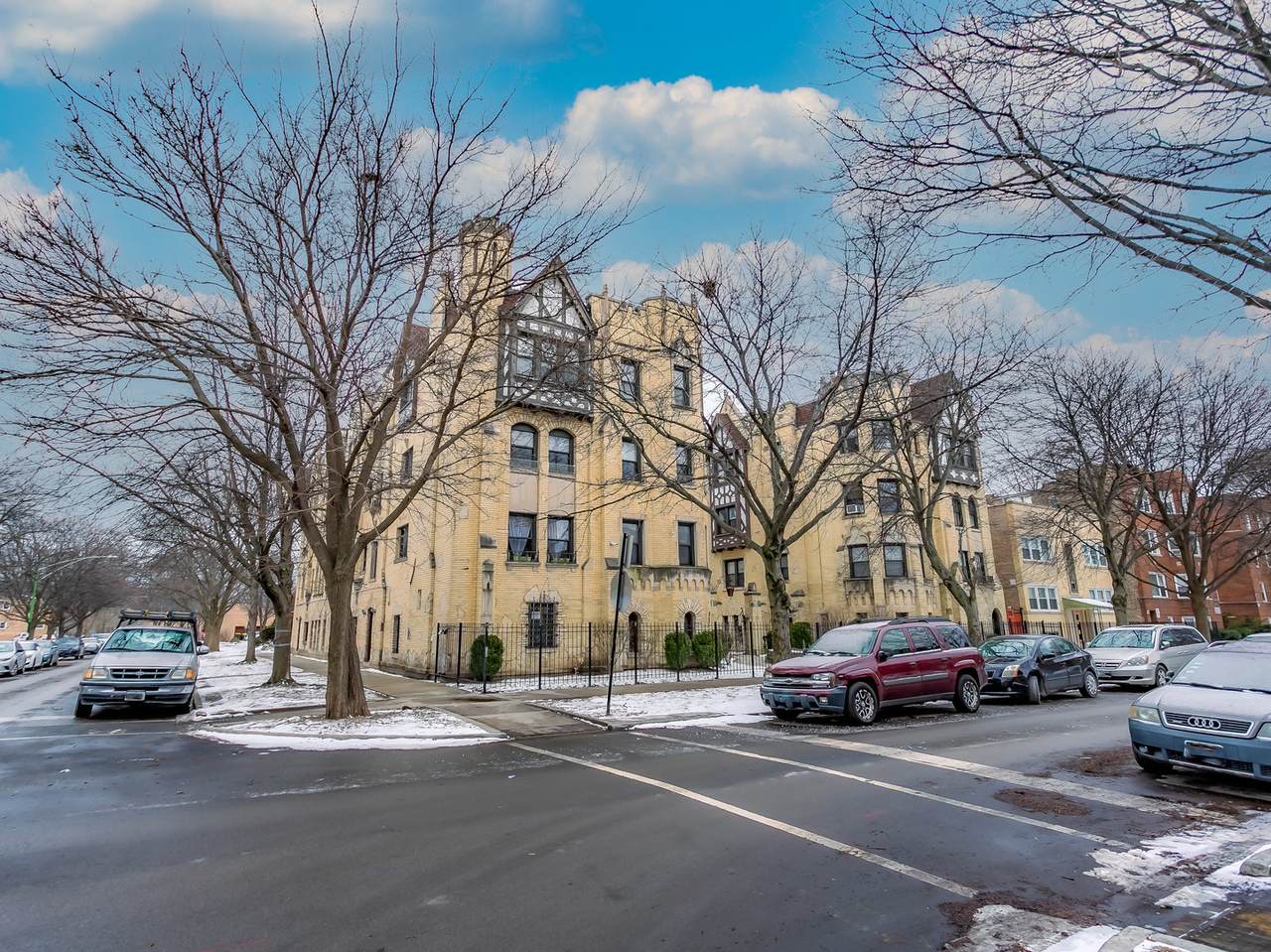 5657 Spaulding Avenue - Photo 1