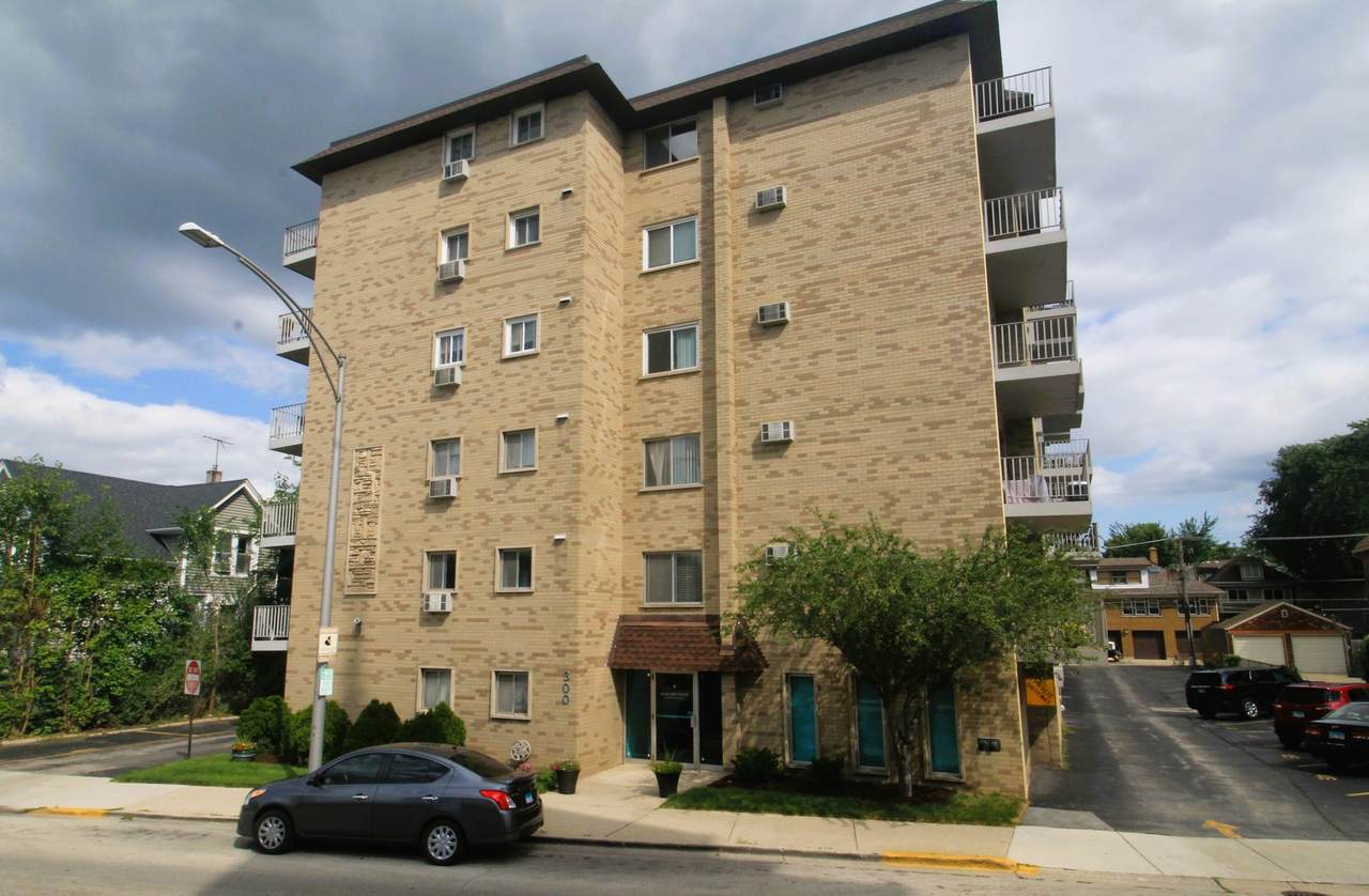 300 Circle Avenue - Photo 1