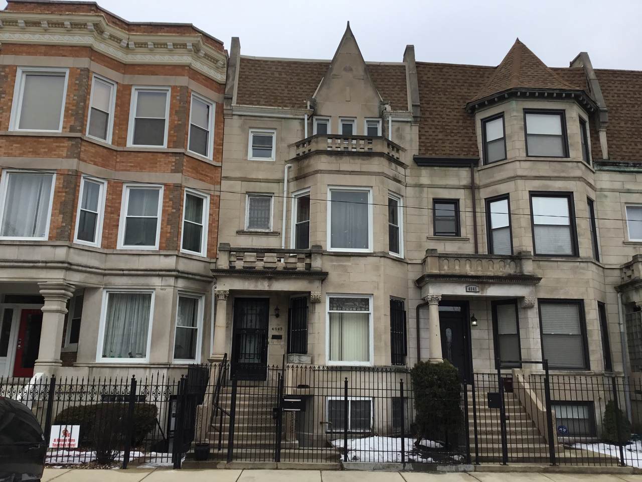 4943 Vincennes Avenue - Photo 1