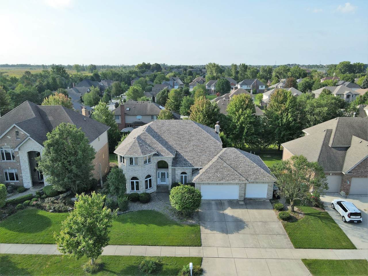 10425 Emerald Avenue - Photo 1