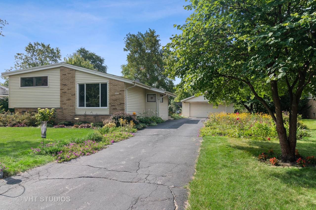 22W411 Tamarack Drive - Photo 1