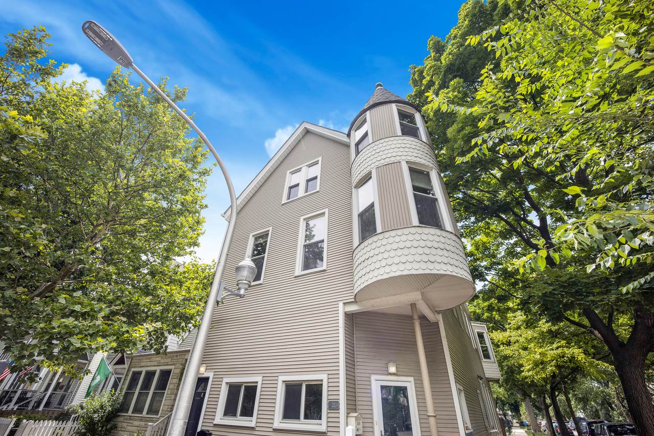 3058 Hoyne Avenue - Photo 1