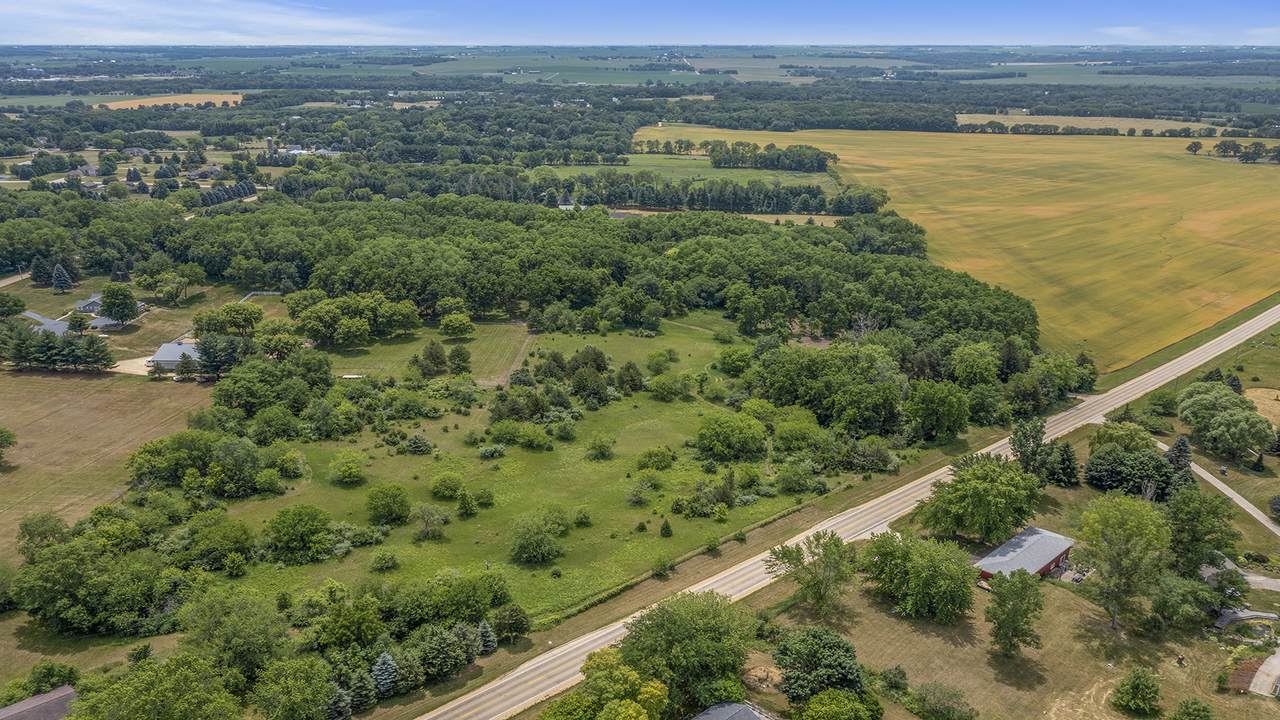 8439 Kishwaukee Road - Photo 1