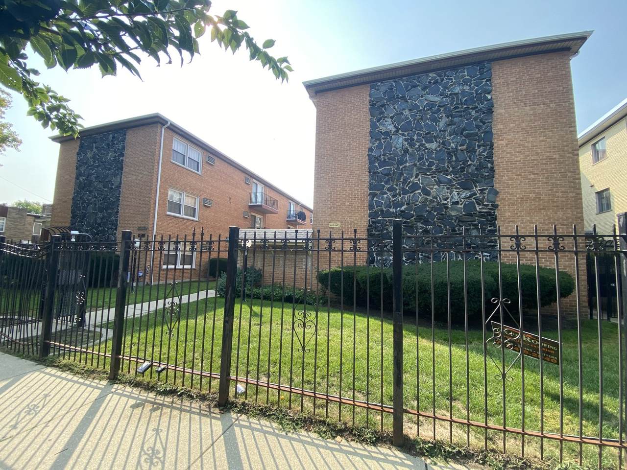 1723 Touhy Avenue - Photo 1