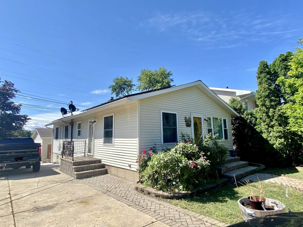 217 Hawthorne Drive - Photo 1