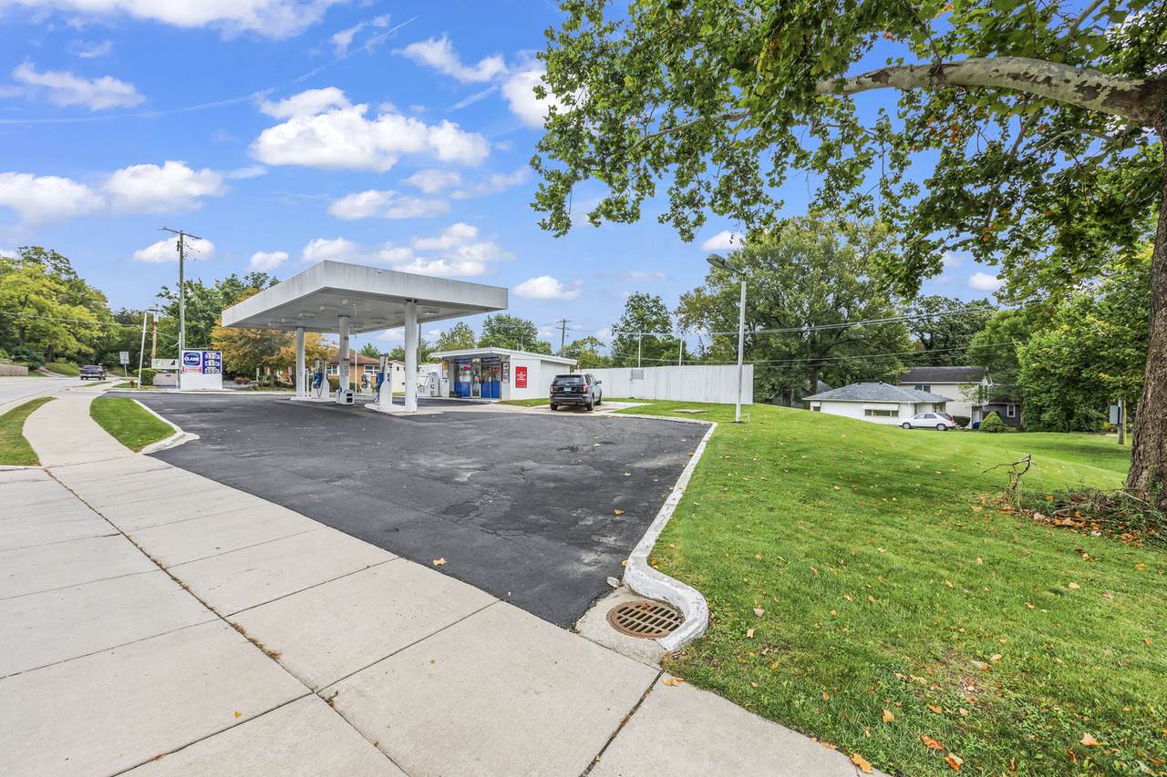 1001 Main Street - Photo 1