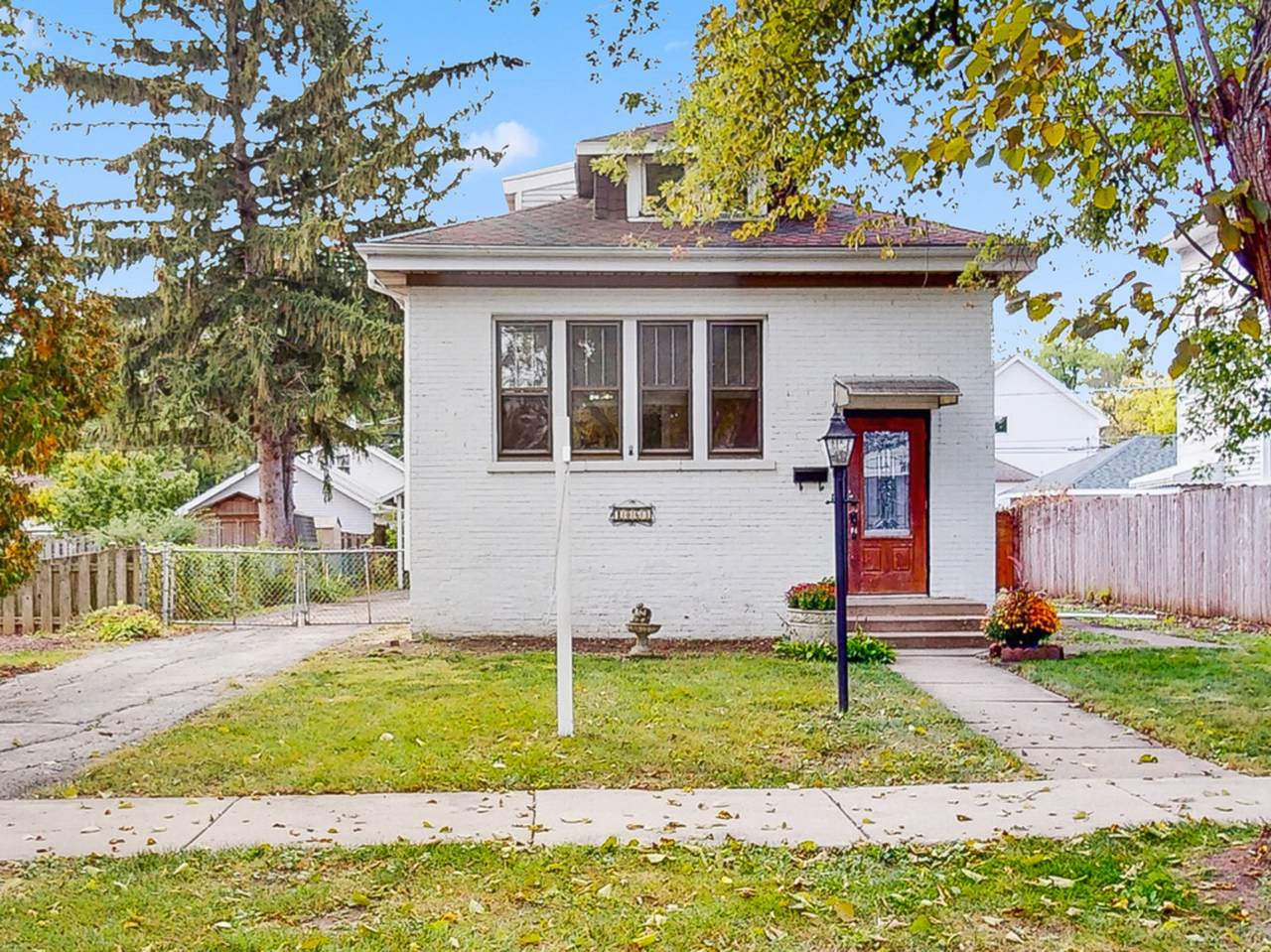 1063 Hollywood Avenue - Photo 1