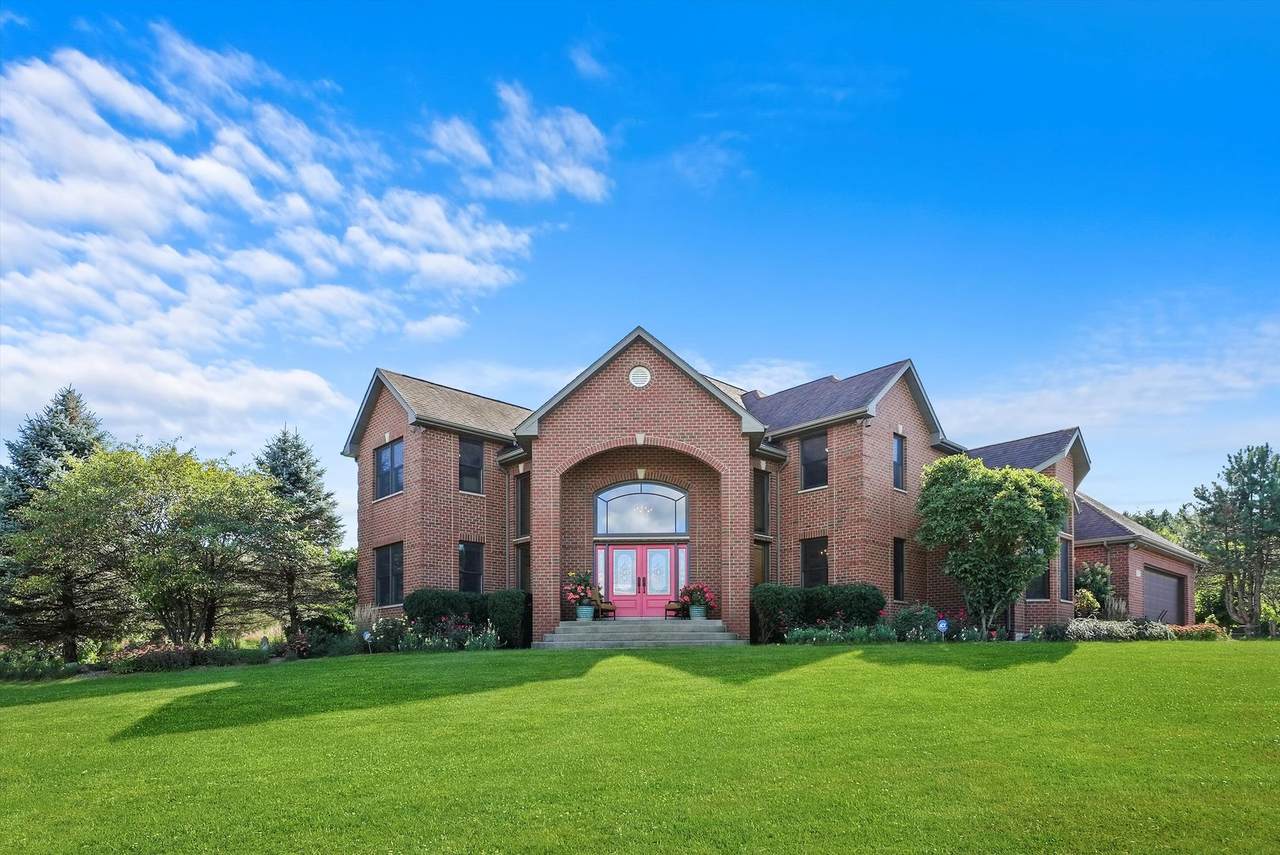 3057 Lakeview Drive - Photo 1