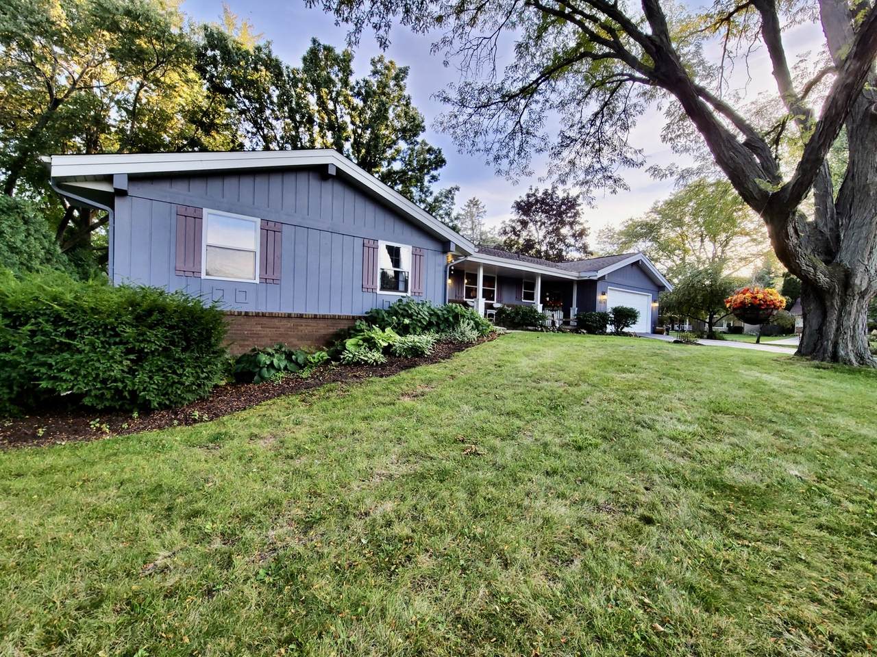 5835 Flossmoor Court - Photo 1