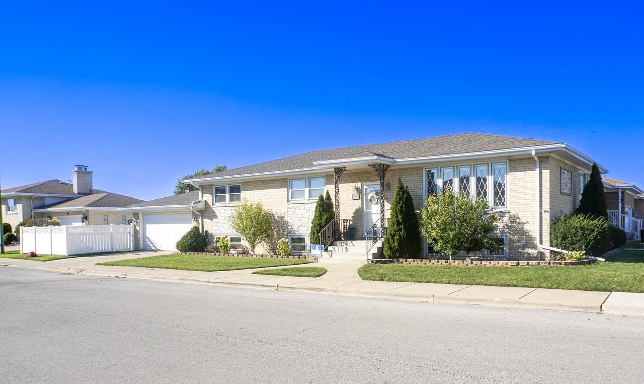 4700 Anthon Avenue - Photo 1