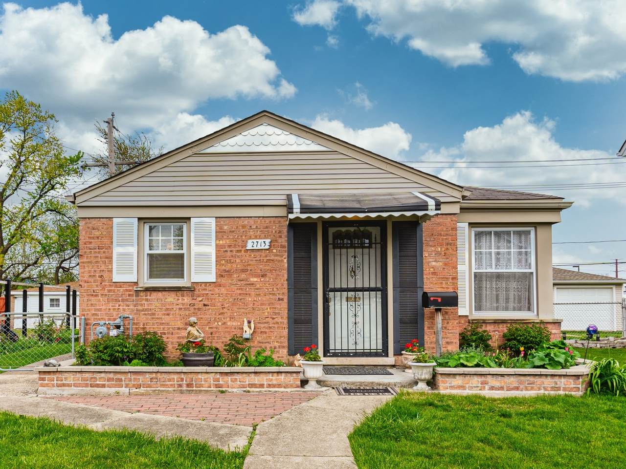 2713 Leona Street - Photo 1