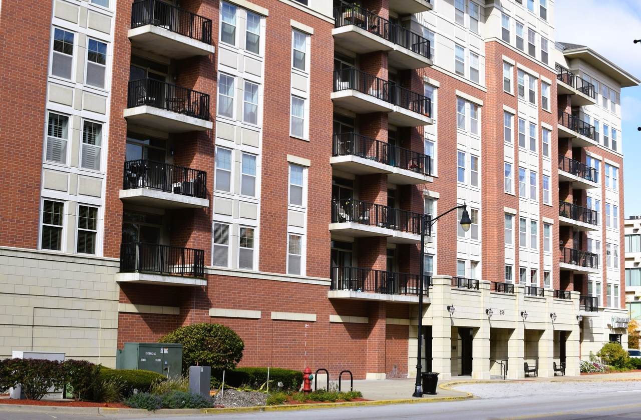 656 Pearson Street - Photo 1