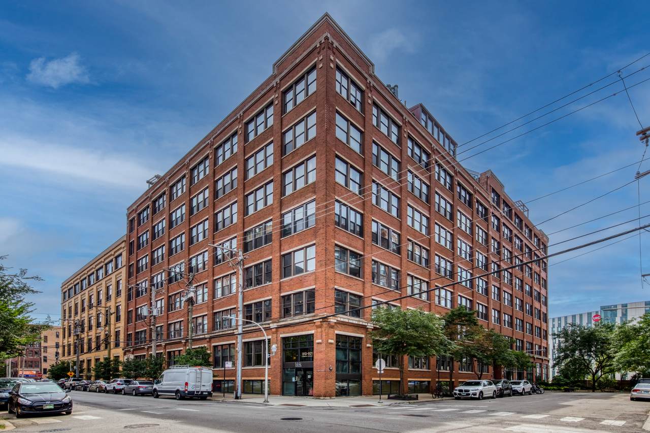 411 Sangamon Street - Photo 1