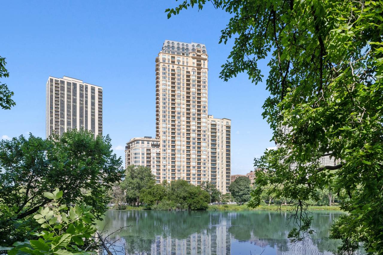 2550 Lakeview Avenue - Photo 1