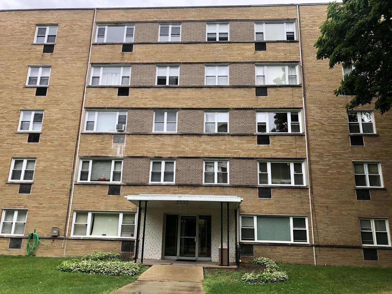 6161 Hoyne Avenue - Photo 1