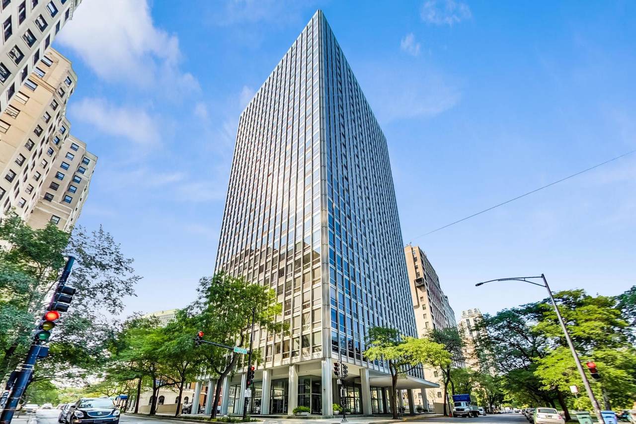 2400 Lakeview Avenue - Photo 1