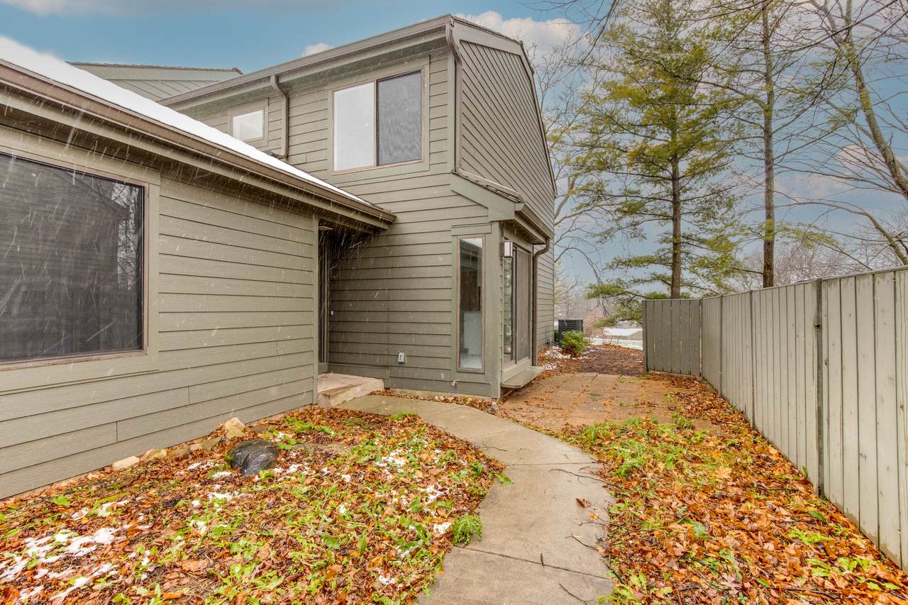 320 Oak Hill Road - Photo 1