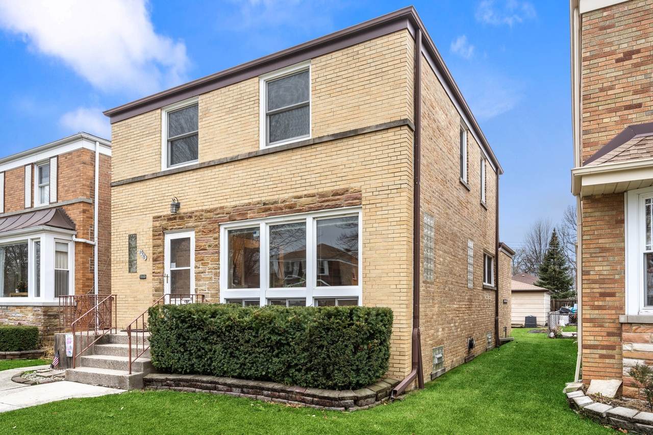 6318 Hamlin Avenue - Photo 1