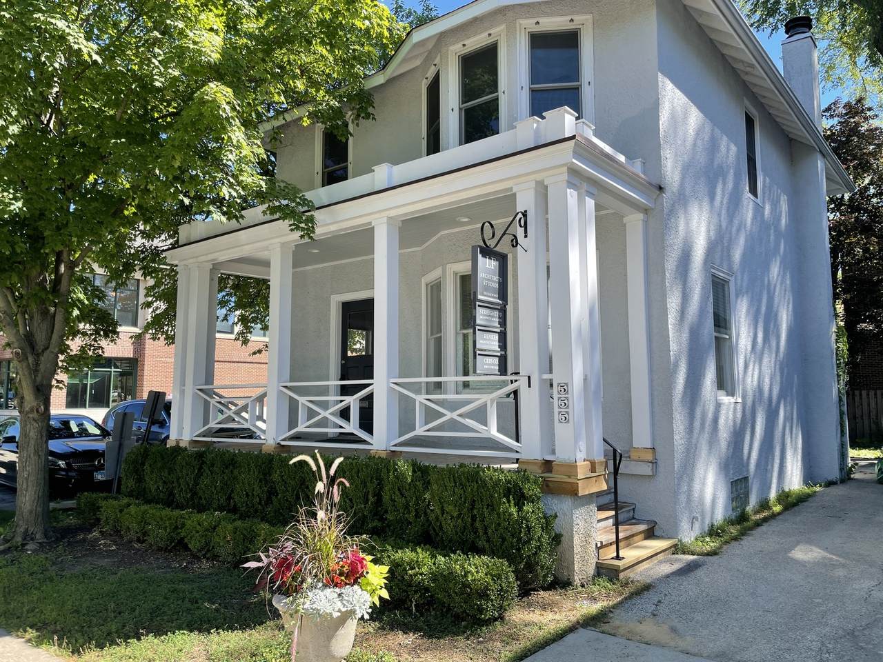 555 Oakwood Avenue - Photo 1