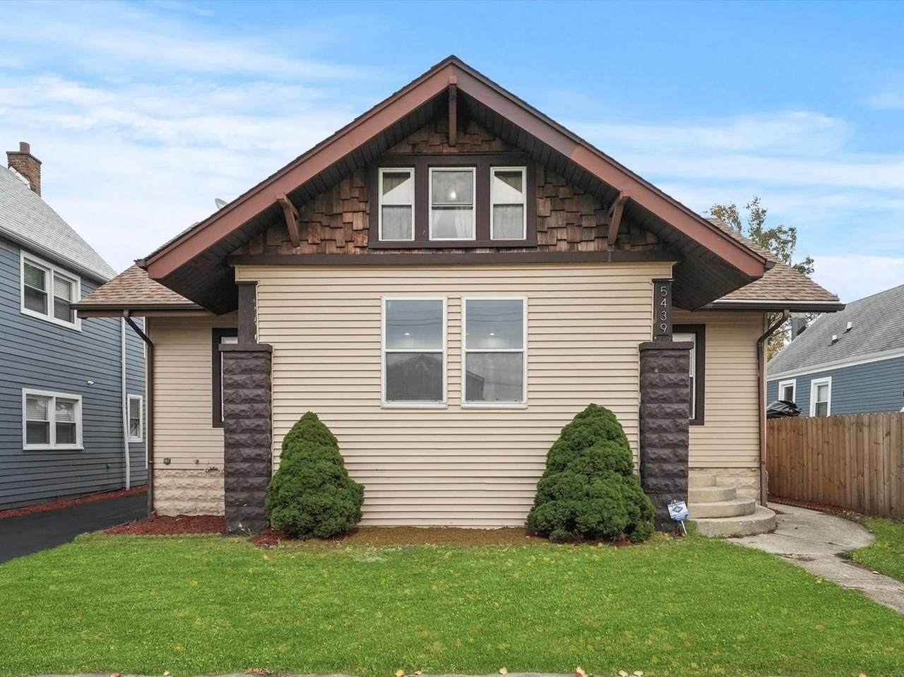 5439 Hunt Avenue - Photo 1
