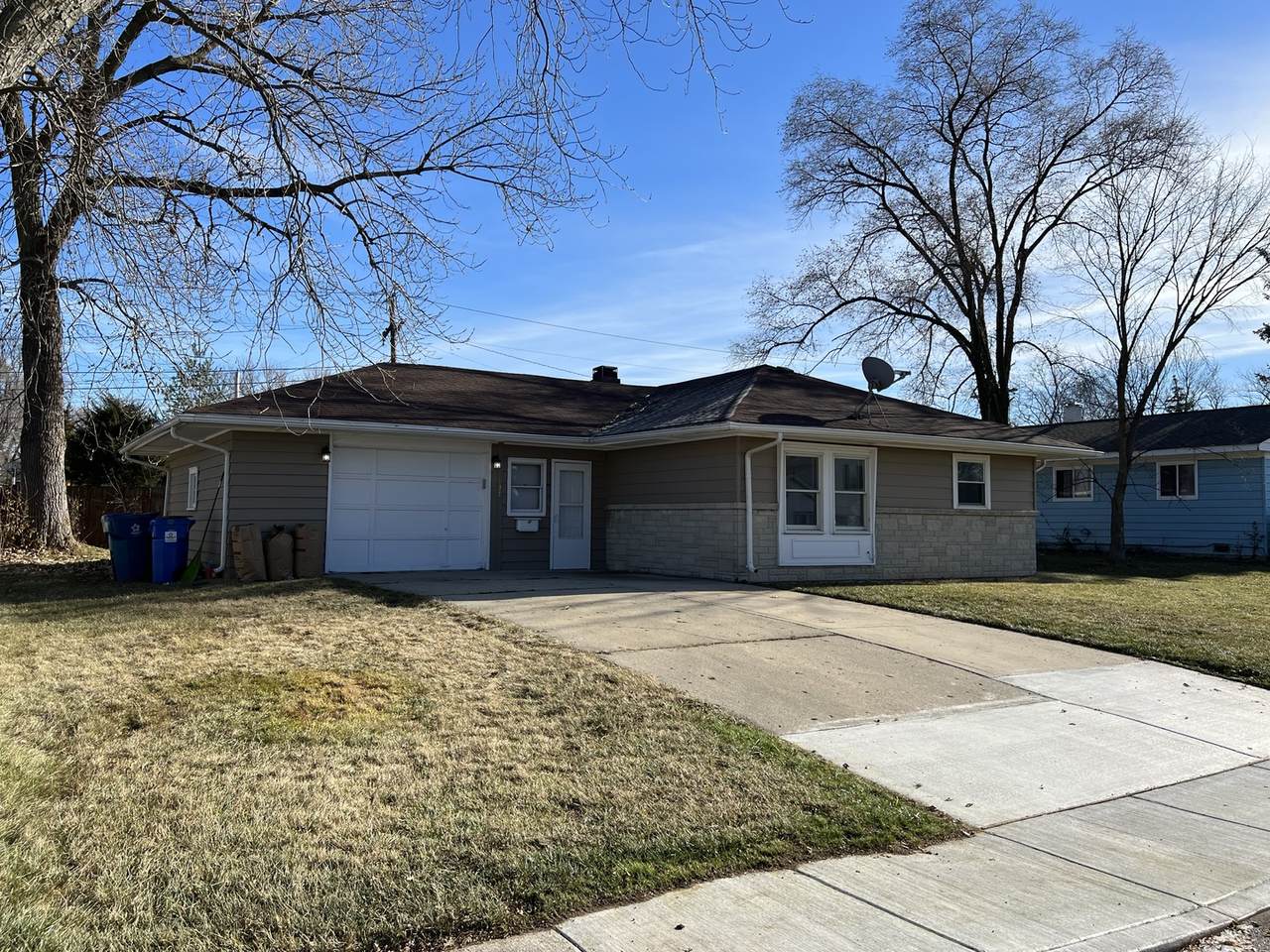 137 Hickory Drive - Photo 1