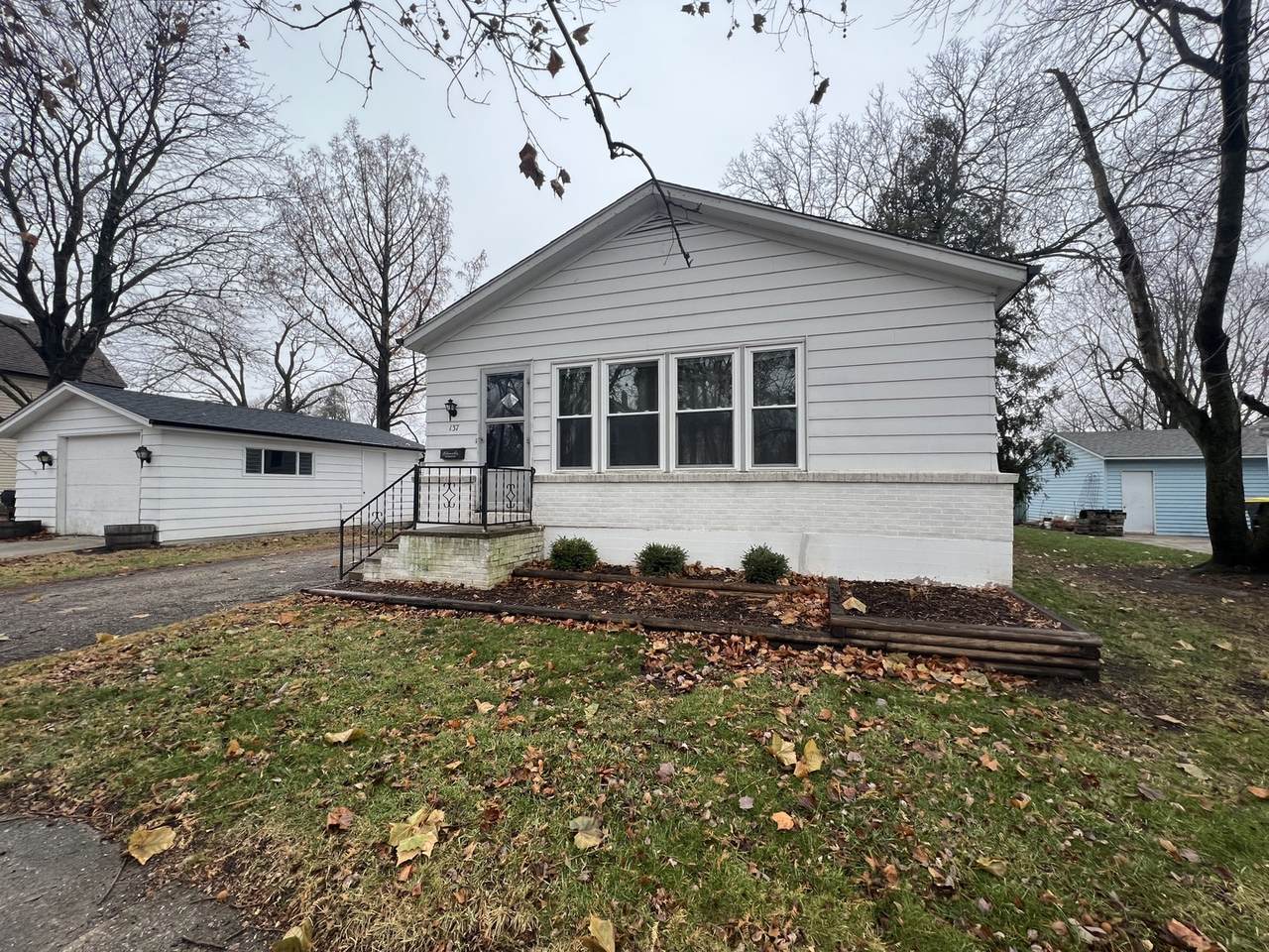 137 Robinson Street - Photo 1