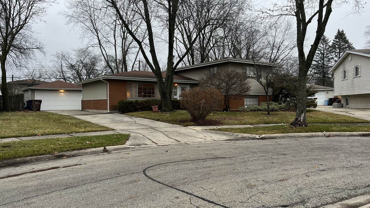 437 Homan Avenue - Photo 1
