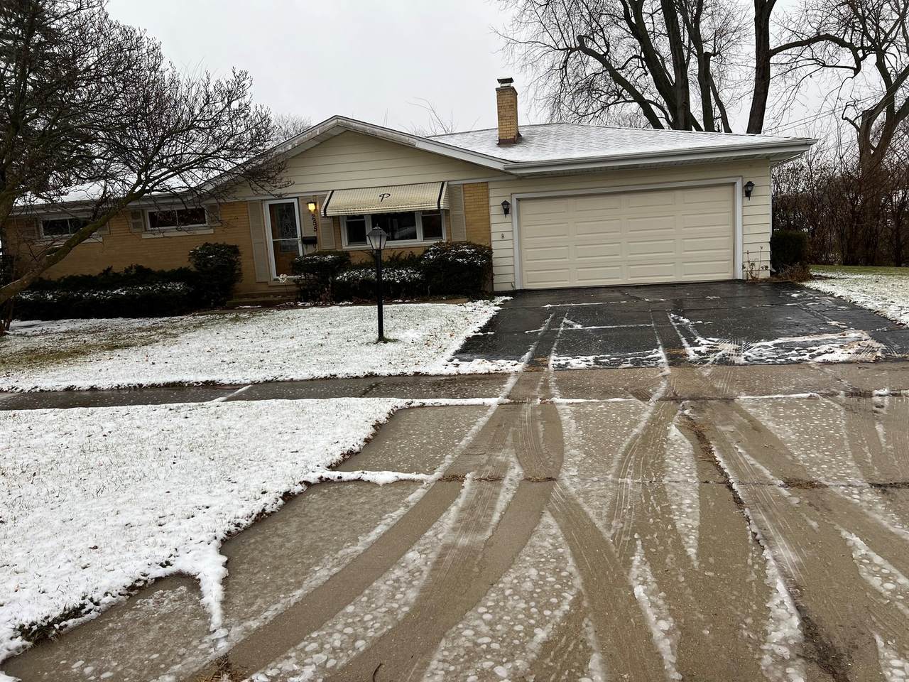 255 Daniels Road - Photo 1