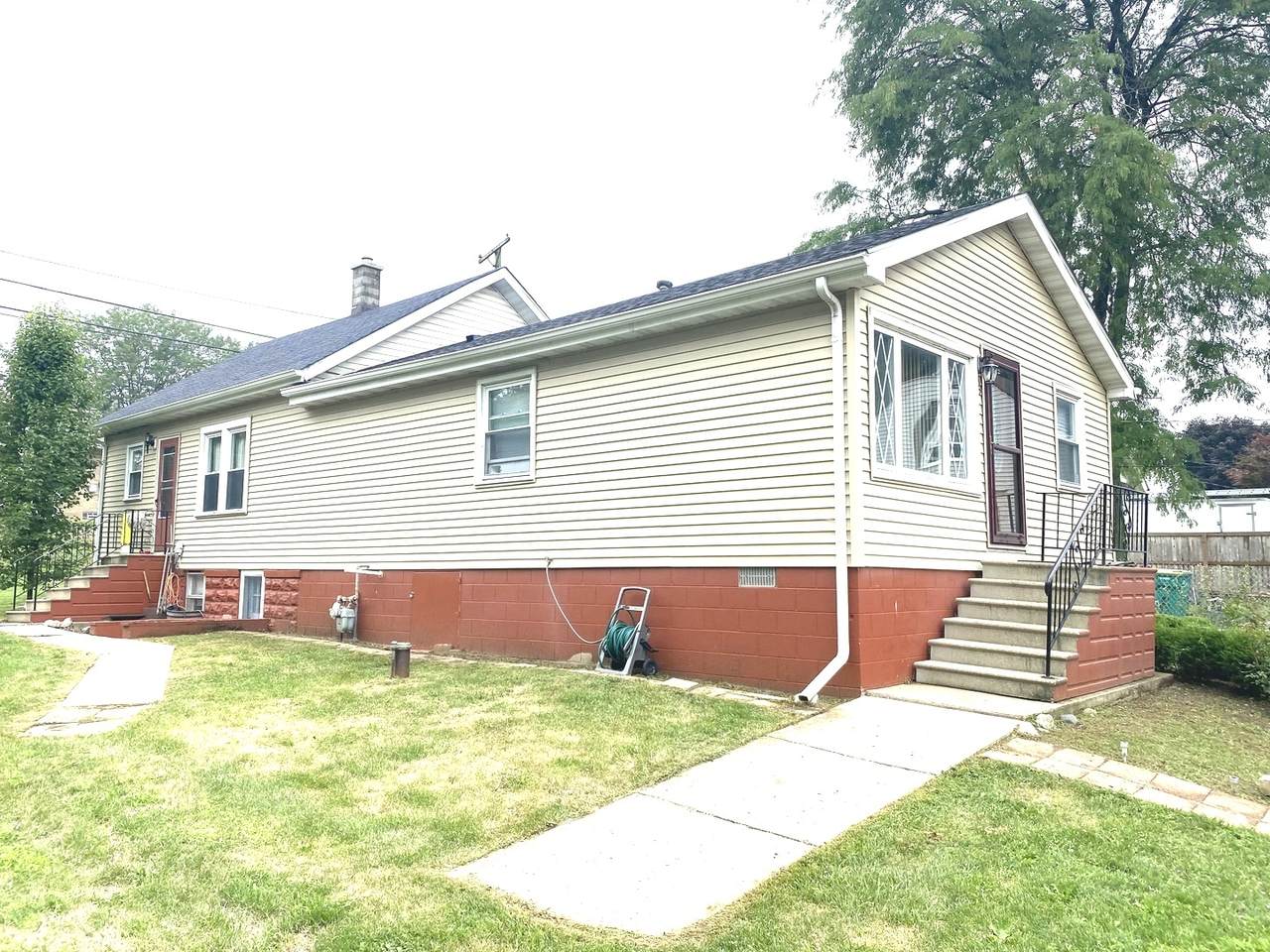 1501 Center Street - Photo 1