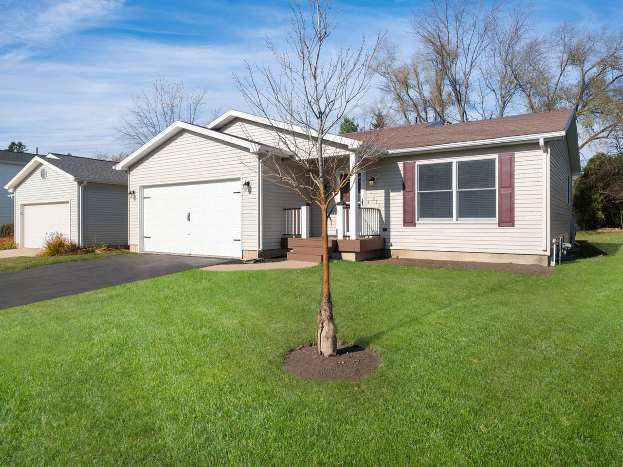 435 Lucerne Lane - Photo 1