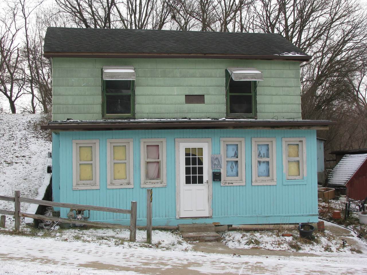 425 Claude Street - Photo 1
