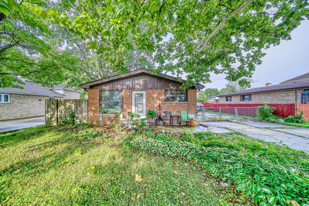 720 Howard Avenue - Photo 1