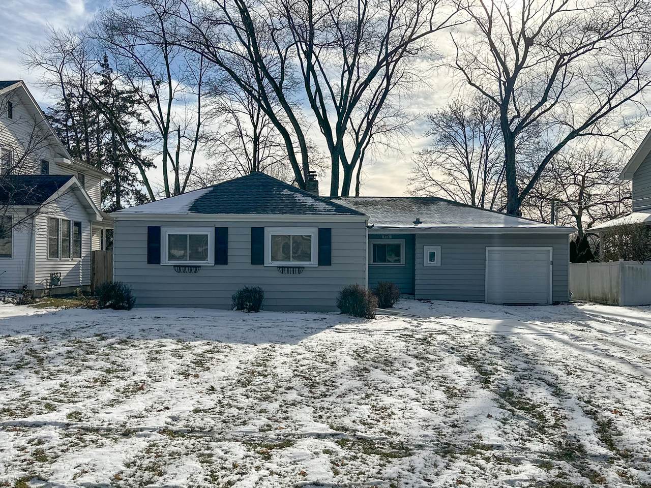 806 Evergreen Street - Photo 1