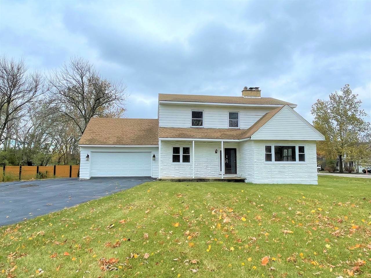26W576 Grand Avenue - Photo 1