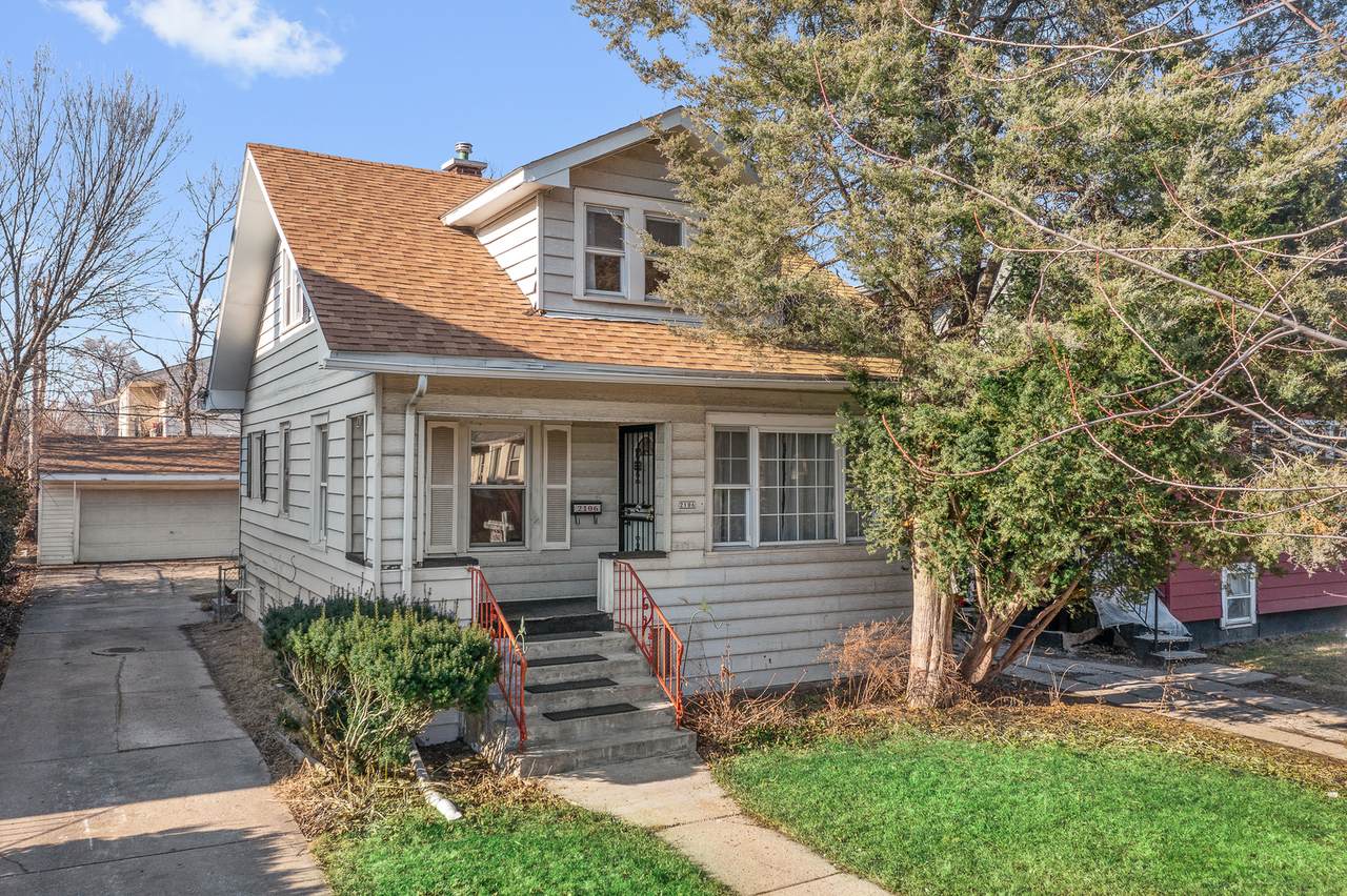 2106 3rd Avenue - Photo 1