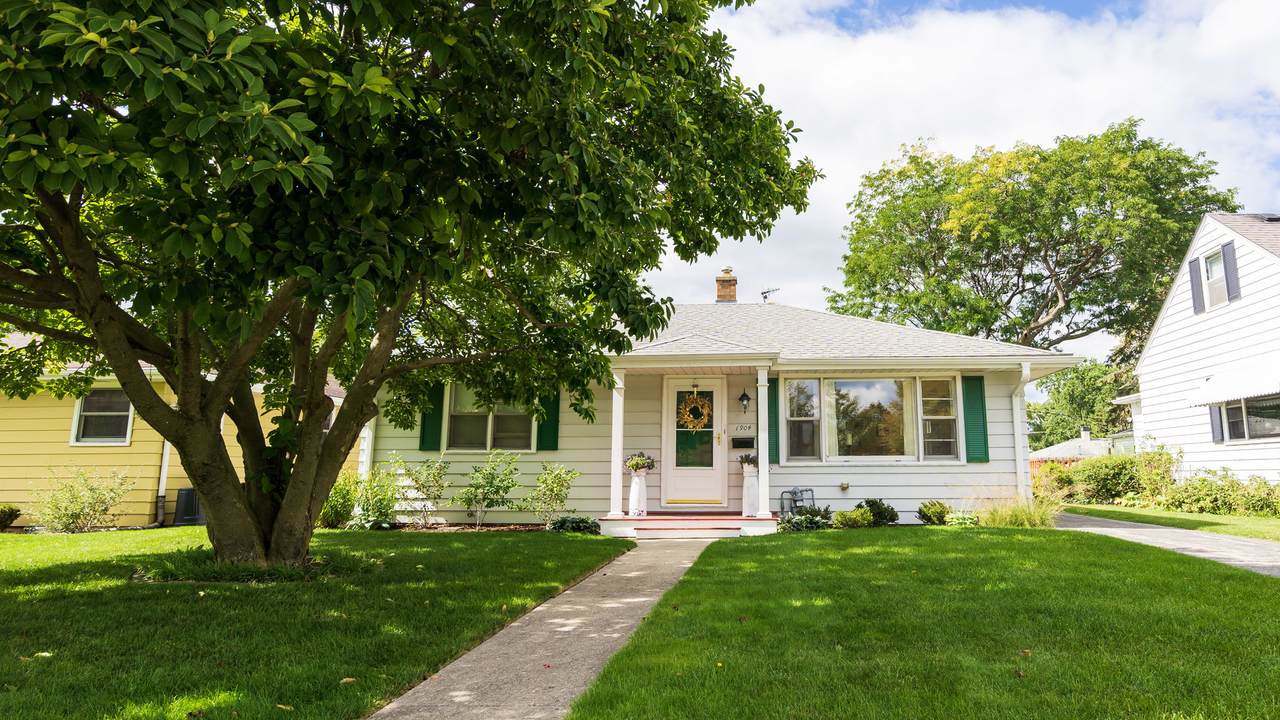 1904 Jackson Street - Photo 1