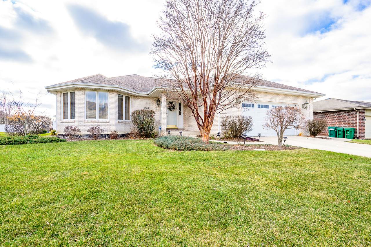 1309 Newbridge Avenue - Photo 1