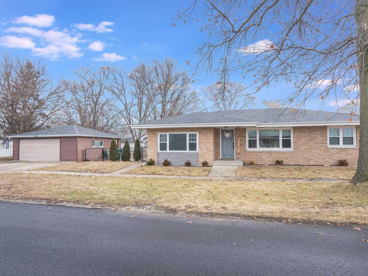 105 Kankakee Street - Photo 1