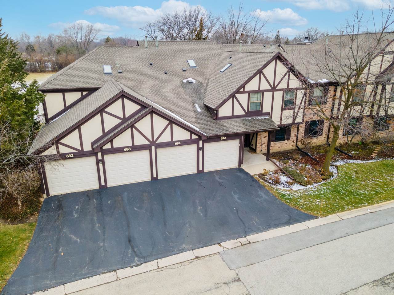 688 Catherine Court - Photo 1